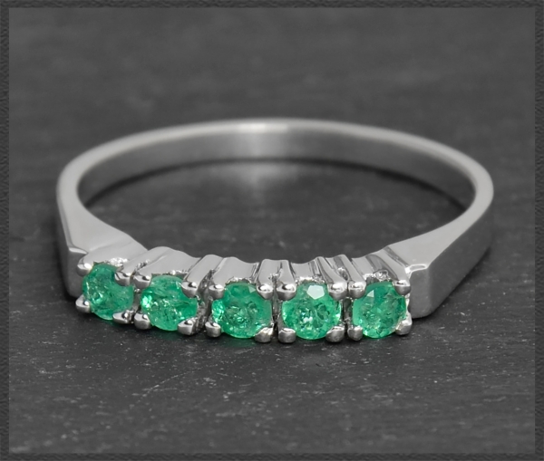 Preview: Smaragd Ring mit 0,40ct, 585 Weißgold