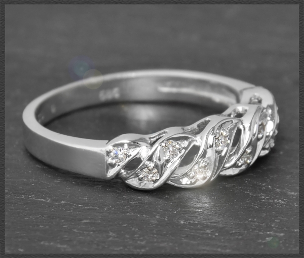 Preview: Ring aus 585 Weißgold mit 0,15ct Diamanten