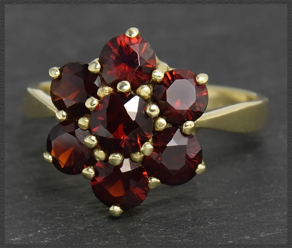 Preview: Granat Ring mit 3,60ct aus 585 Gelbgold