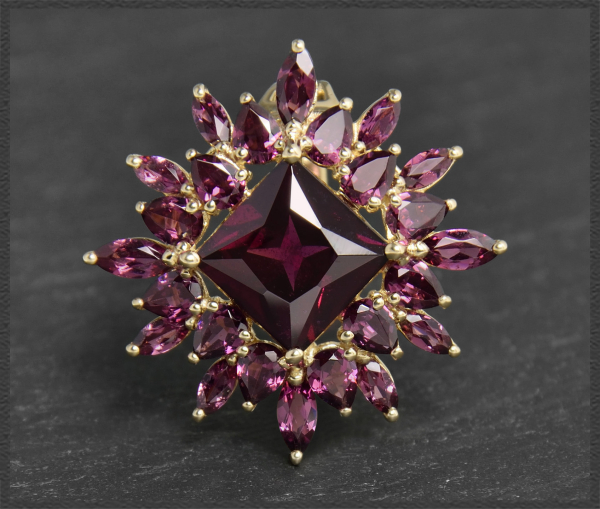 Rhodolith Anhänger mit 8,70ct, 585 Gelbgold