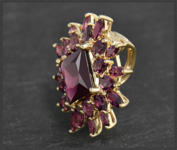 Rhodolith Anhänger mit 8,70ct, 585 Gelbgold