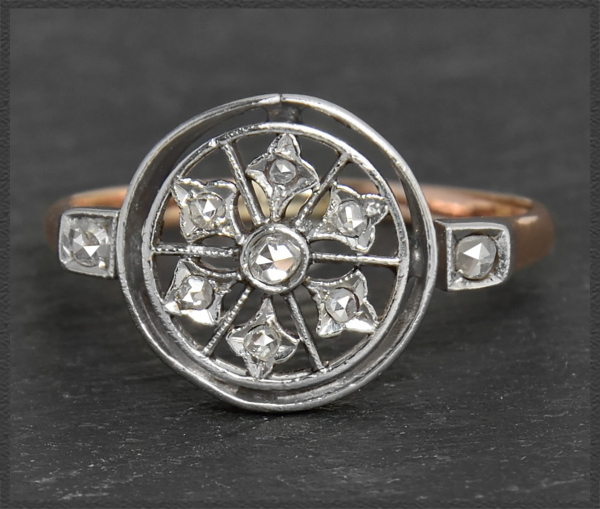 Ring mit Diamanten, 750 Rotgold & Platin, Antik um 1890