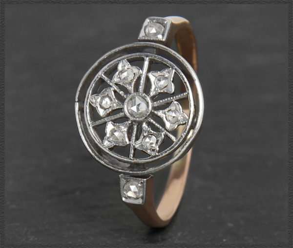 Ring mit Diamanten, 750 Rotgold & Platin, Antik um 1890