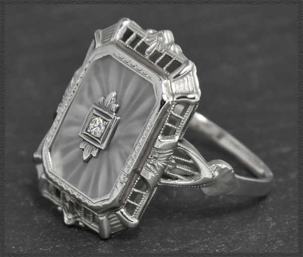Art Deko Ring, geschliffener Bergkristall & Diamant, 585 Gold