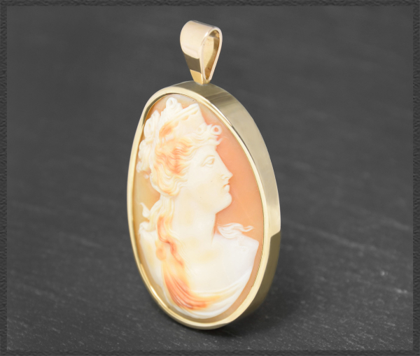 Preview: Vintage Anhänger mit Kamee Gemme (39x28mm)