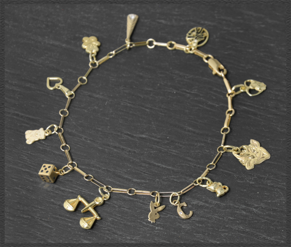 Bettelarmband aus 585 Gelbgold, mit 12 Anhängern