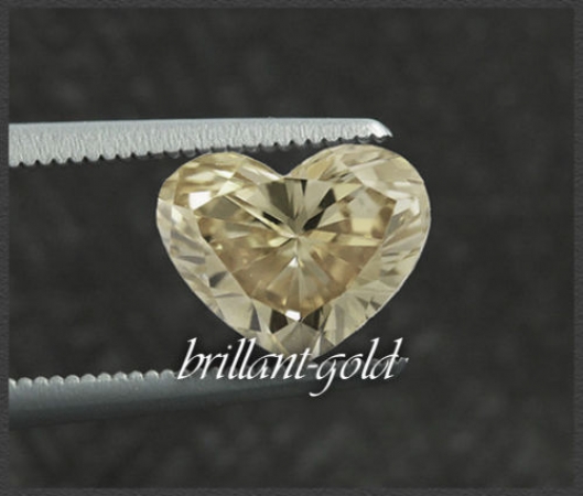Diamant im Herz Schliff 0,47ct, zart champagner