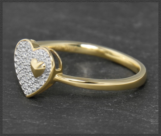 Herz Ring mit 0,22ct Diamanten aus 10 Karat Gold