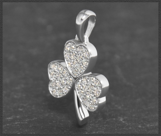Anhänger "Kleeblatt"; 0,30ct Diamanten, 10K Gold