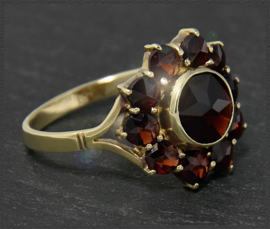 3ct böhmische rote Granate Ring, 333 Gold, Antik