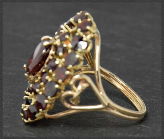 Granat 333 Gold Ring, 10ct rote Granate, Vintage