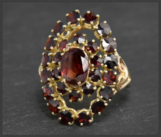 Granat 333 Gold Ring, 10ct rote Granate, Vintage