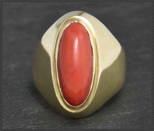 Ring, rote Koralle Cabochon, 585 Gold, Vintage