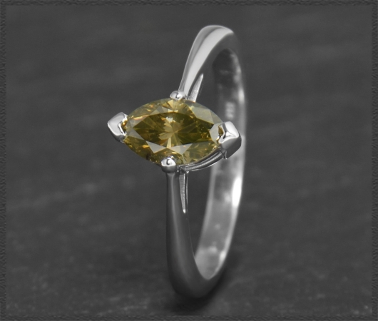 Diamant Solitär Ring, 0,94ct im Navette-Schliff, 585 Gold