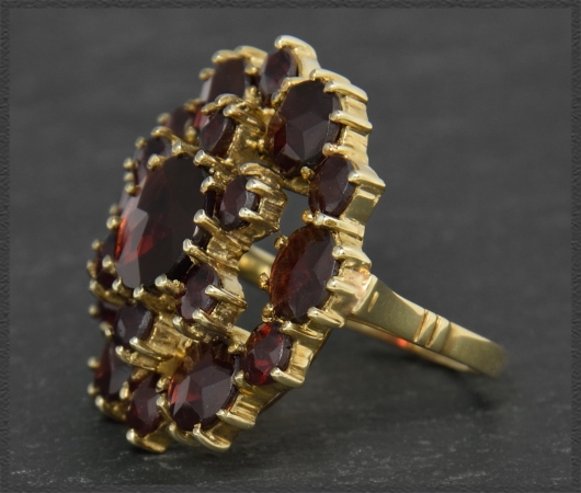Ring, 9,20ct rote Granate, 333 Gold, Antik Cocktailring