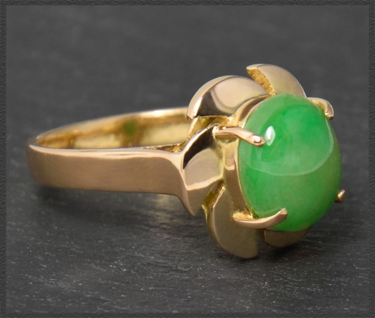 Ring aus 750 Gold, Jade Cabochon, Vintage