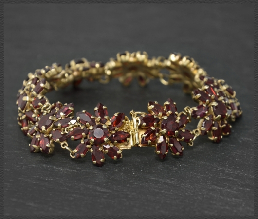 Granate 32ct Blumen Armband, 333 Gold, Vintage