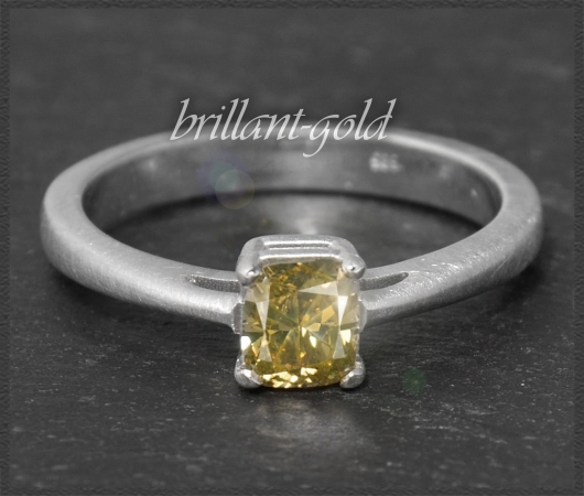 Diamant Solitär Ring mit 0,60ct Naturfarbe olivgrün