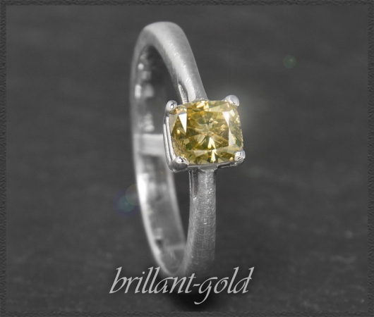 Diamant Solitär Ring mit 0,60ct Naturfarbe olivgrün