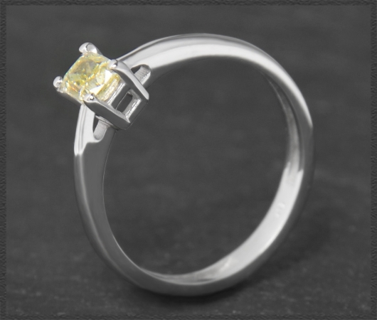 Diamant Ring 0,51ct in Fancy Yellow, Kissenschliff