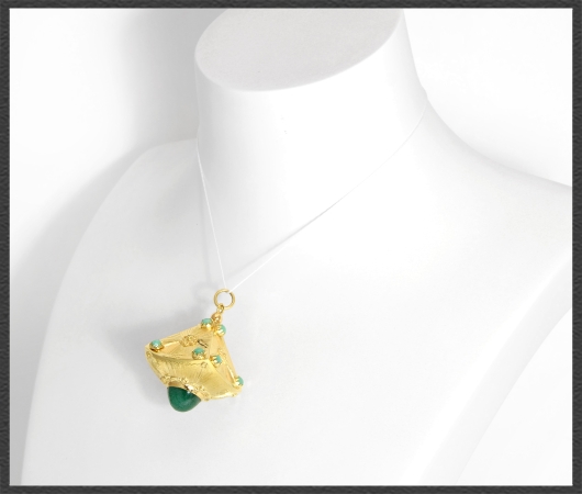 Anhänger 750 Gold, graviert & Jade, Made in ITALY