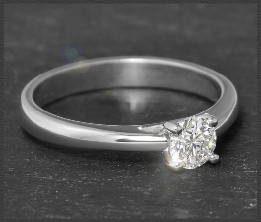 Lupenreiner Diamant Ring, 0,42ct Solitär, 750 Gold