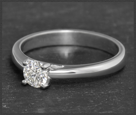 Lupenreiner Diamant Ring, 0,42ct Solitär, 750 Gold