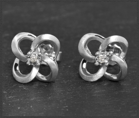 Ohrstecker mit kleinen Diamanten, 585 Weißgold