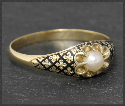 Antiker Ring um 1864! mit Perle, Gravur & Email, 585 Gold