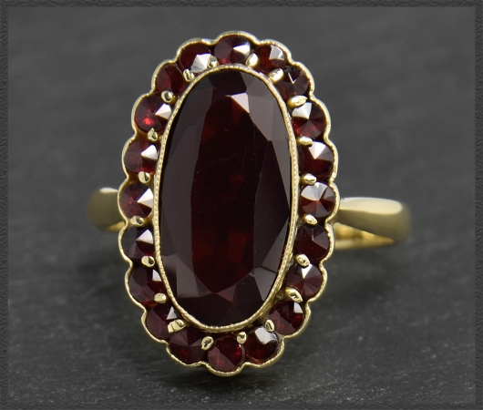 Ring aus 333 Gold mit 6,20ct Granaten, Antik um 1930