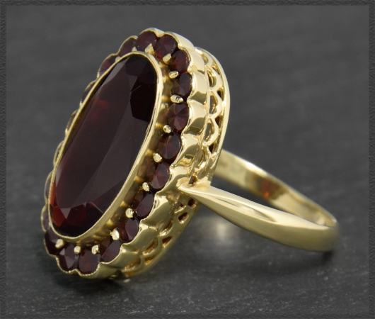 Ring aus 333 Gold mit 6,20ct Granaten, Antik um 1930