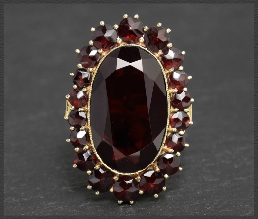 Vintage 333 Gelbgold Ring mit 15,20ct Granaten