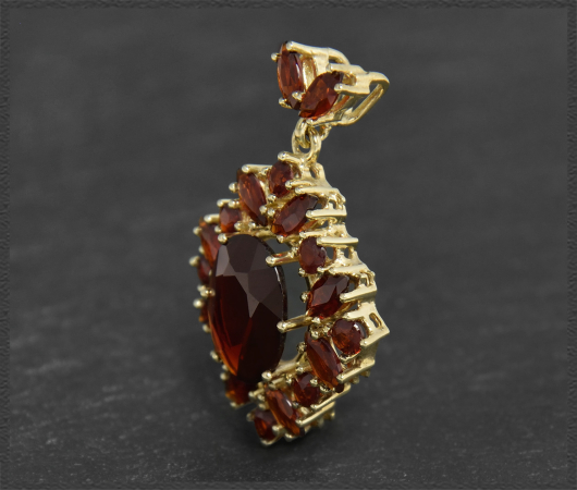 Granat Anhänger mit 5,80ct in 333 Gelbgold, Vintage