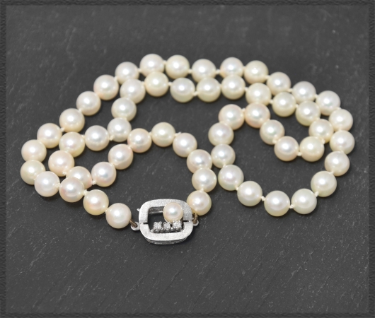 Akoya-Perlen Collier, 585 Weißgold & Diamant Verschluss