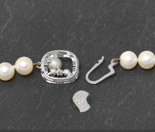 Akoya-Perlen Collier, 585 Weißgold & Diamant Verschluss