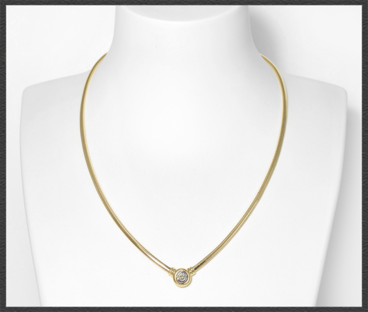 Collier aus 750 Gold, lupenreiner 0,26ct Solitär Brillant