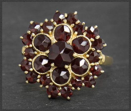 Vintage Granat Ring mit 4,60ct aus 333 Gelbgold