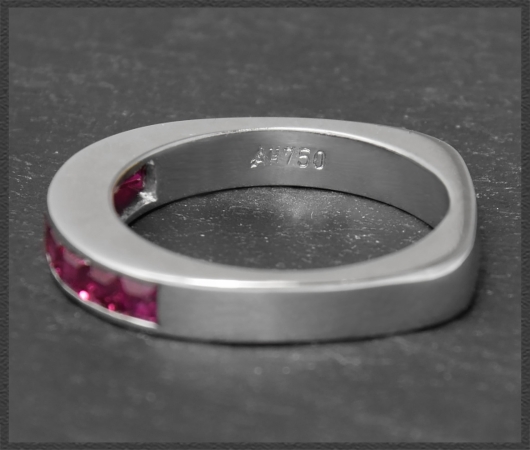 Eternity Ring mit 1,05ct Rubinen, 750 Weißgold