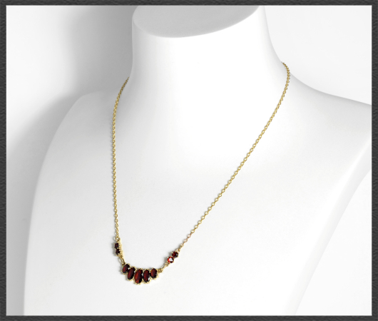 Gold Collier Kette mit 4,30ct roten Granaten
