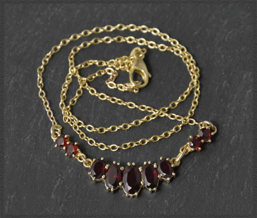 Gold Collier Kette mit 4,30ct roten Granaten