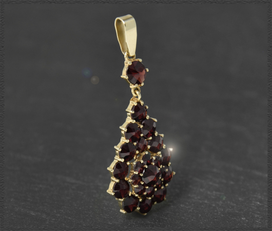 Gold Anhänger mit 4,80ct Granaten, 333 Gold, Vintage