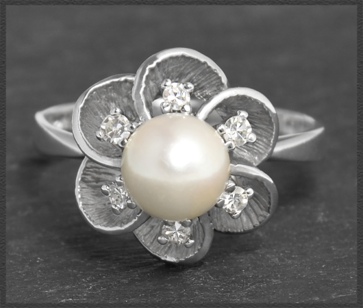 Diamant & Perlen Blumen Ring, 585 Weißgold, Vintage