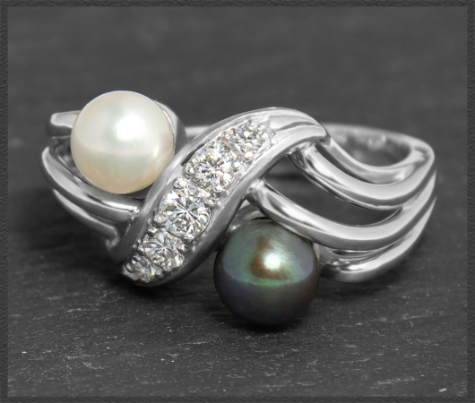 Tahiti & Akoya Perlen Ring mit Diamanten, 585 Weißgold
