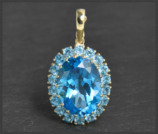 Anhänger mit 18ct Topas blau & hellblau, 333 Gelbgold