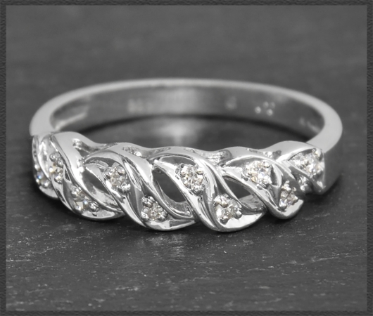 Ring aus 585 Weißgold mit 0,15ct Diamanten