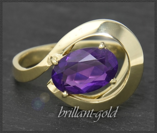 Ring mit violettem 3ct Amethyst, 585 Gelbgold