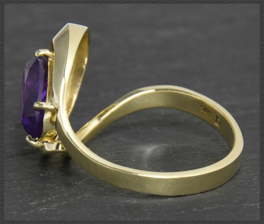 Ring mit violettem 3ct Amethyst, 585 Gelbgold