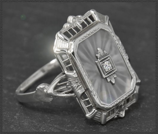 Art Deko Ring, geschliffener Bergkristall & Diamant, 585 Gold
