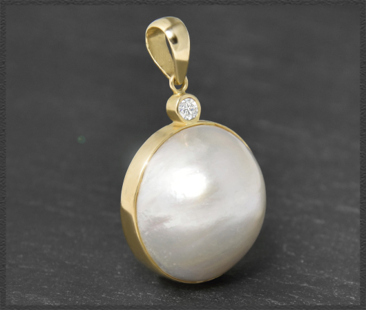 Anhänger 19,5mm Mabe Perle & 0,15ct Diamant, 750 Gold