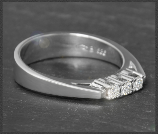 Diamant Ring, 0,20ct lupenrein & River Brillanten